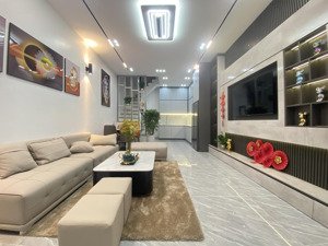 bán nhà hoàng mai - nhà đẹp 45m2 full đồ 4pn - ngõ thoáng gần ô tô. giá: 7,9 tỷ. lh: 