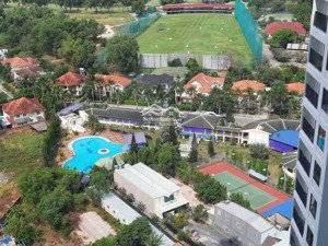 bán căn 1pn 54m2. tầng cao view golf đẹp, thoáng mát . căn 1 pn thiết kế đẹp nhất. lh 