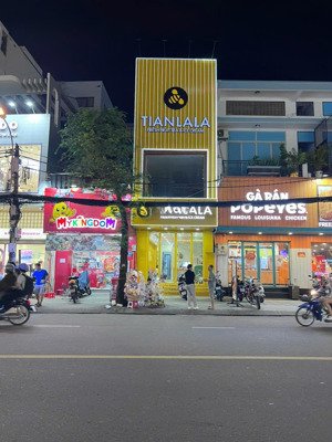 bất động sản cho thuê - thu nhập ổn định diện tích 4 x 10 công nhận 40m2 trệt 2 lầu giá 10 tỷ