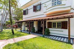 cho thuê biệt thự sân vườn xuân thủy thảo điền