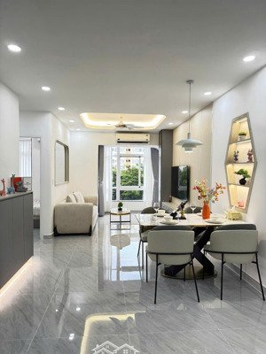 cần bán căn góc sky garden, pmh,q7 nhà đẹp, mới 100%, giá siêu rẻ.lh: em hằng