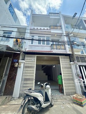 ngay hương lộ 2 nối dài- hẻm 6m thông-3 tầng-70m-5 phòng chỉ 5.3 tỷ tl