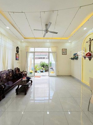 nhà phố 3 tầng 3pn 4wc ngay nguyễn duy trinh. 83m3 nở hậu phong thủy. sổ hồng công chứng ngay