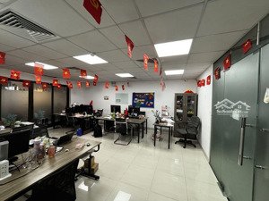cho thuê văn phòng 125m2 tại cầu giấy, giá thuê 20 triệu/tháng.