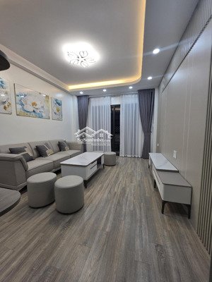 bán nhà nguyễn sơn,60m, 6 ngủ, thang máy ,nội thát sang sin , 10 m ra ô ô tô tránh,chỉ 12xty