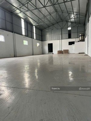 cho thuê kho xưởng cự khối - long biên. 400m2 xe 7 tấn vào , điện 3 pha