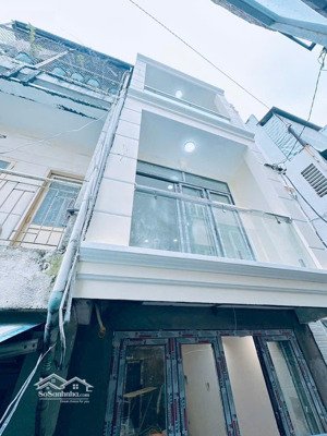 - bán nhà q4 kèo thơm khu hai mươi thướt hẻm truớc nhà 4m -