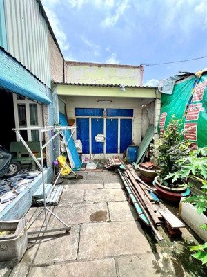 căn duy nhất-bán nhà cấp 4 -hẻm xe hơi- cách đường lớn 10m ngang 4m dài 19,5m 3tỷ550tr h