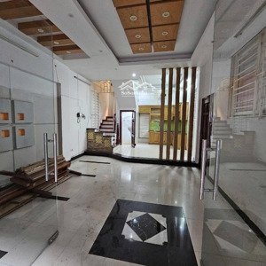 chính chủ nhờ bán - nhà đẹp - phân lô - đội cấn - ô tô qua nhà - lô góc 2 thoáng - ngõ thông - kinh