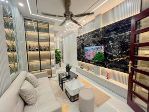 siêu hiếm đông ngạc, nhà mới đẹp, sát phố, gần khu trung tâm, nhiều tiện ích, 20m ra oto, 33m*5t