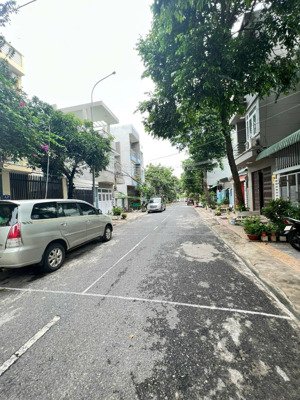 bán nhà 1 trệt 3 lầu đường hồ quý ly. tp vũng tàu. s=98m2. lh 