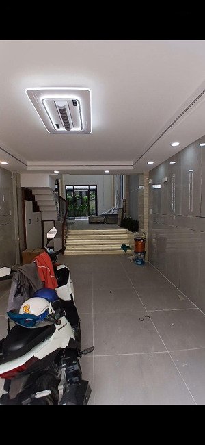 7 tỷ 900 thương lượng, nhà mới 5 tầng,đường ôtô thông, diện tích : ngan 4 mét - dài 17 mét.