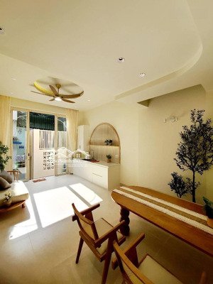 siêu phẩm - nhỉnh 6 tỏi - 62m2 - 3 tầng - sát mặt tiền đường - 5pn,5wc - hương lộ 2