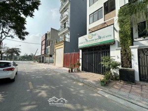 nhà phân lô việt hưng dt 75m2,mt5m, 5 tầng thang má, giá 24,5 tỷ - đường rộng 6m - vĩa hè đá bóng