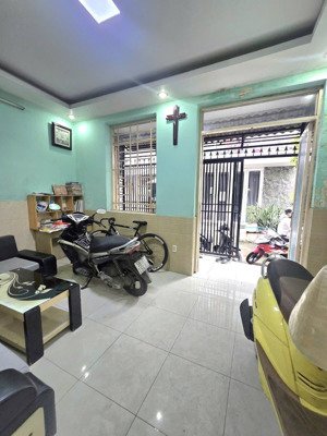 bán căn nhà đẹp bề ngang lớn gần 5m, ngay chợ tân thuận, huỳnh tấn phát, quận 7, chỉ 5,4 tỷ (tlm)