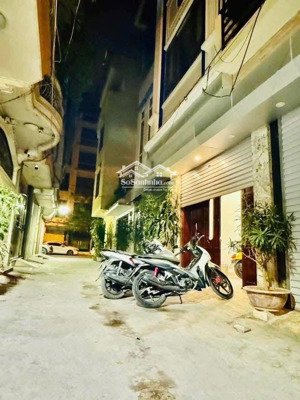 bán nhà riêng khu phân lô toàn cán bộ quan chức cấp cao, ô chờ thang máy, full nội thất, miễn tgian