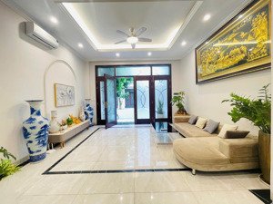 cho thuê: biệt thự khu san hô vhop2, có mái và ban công
-tình trạng: 5 tầng hoàn thiện, đầy đủ