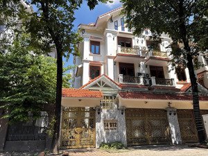 bán biệt thự làng việt kiều châu âu euroland, 155m2, mt 9m, full nội thất hiện đại. kd sầm uất.