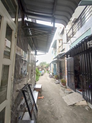 chủ kẹt, cần bán nhà giá rẻ, giấy tờ đầy đủ làm việc trực tiếp chính chủ