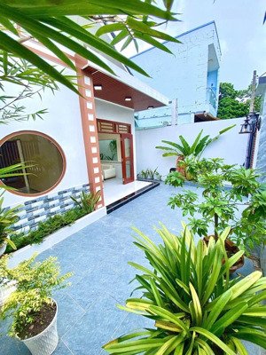 bán nhà shr hoc mon bà điểm dt 103,4 m gia 4,390