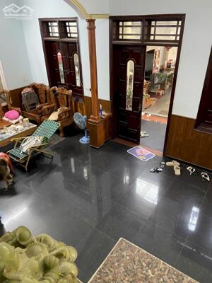 Bán nhà 3 tầng mặt tiền Lê Văn Hiến Đà Nẵng, gần ngay Hồ Xuân Hương, vị trí kinh doanh tốt.