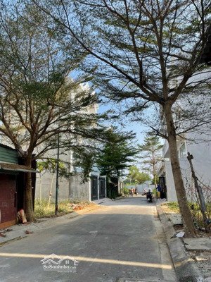 bán đất kdc- đương lê văn lương- nhơn đúc - nhà bè.
dt: 110m2( ngang 5m x 22m)
giá 4,3 tỷ