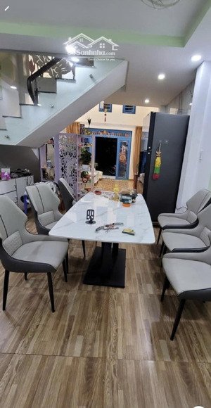 chủ kẹt bán gấp nhà 3 tầng tặng full nội thất đẹp - phù hợp hộ gia đình vào ở ngay