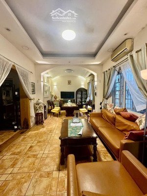 ngõ thông tứ tung - oto 7 cho vào nhà- mặt tiền rộng - nở hậu .giá đầu tứ.