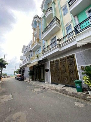 chỉ 5.3 - nhà đẹp 4 tầng 5pn - 55m2 - 5x11 - hẻm nhựa 8m - ngay hương lộ 2 - bình tân giáp tân phú