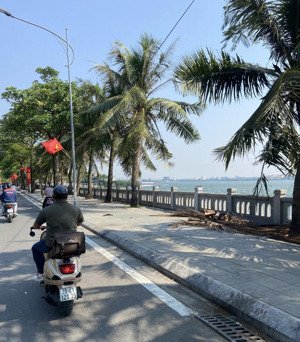 lạc long quân - nhà mới - ngõ thông - thang máy nhập khẩu - ba gác đua nhau - gần hồ tây