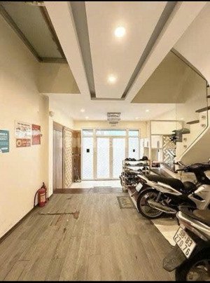 nhà mặt vân hồ 3, cách đại cồ việt 30m, ôtô tránh, thang máy, nở hậu, cho thuê 50tr/tháng, 10 phòng