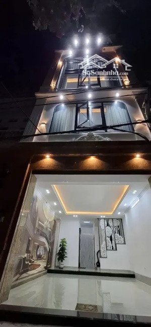 bạn có muốn sống ở khu phân lô quân đội thanh xuân, nội thất xịn, ngõ thông, 2nhà ra phố lớn không?