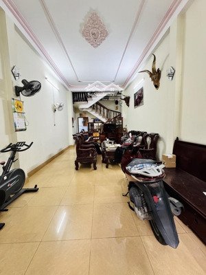 hxh hồ văn huê thông đào duy anh 3 bước ra mặt tiền xe hơi ngủ nhà