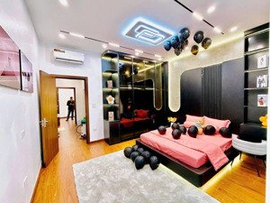 bán nhà ngõ 121 số 11 đại la. ngõ rộng. 1 bước ra phố sầm uất. nhà đẹp long lanh full nội thất