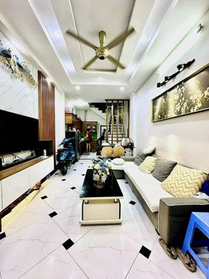 bán nhà trần khát chân 30m, 5 tầng, mt3,5m, gần ô tô, view hồ thanh nhàn, giá 8.8 tỷ