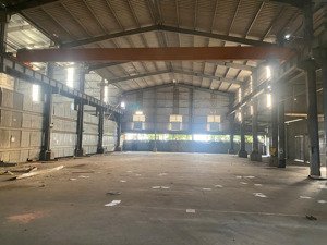 cho thuê kho-xưởng sẵn cẩu trục 3700m2 giá 35 nghìn/m2/tháng tại phùng xá-thạch thất. lh 