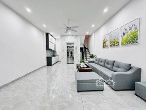 gia đình tôi có nhà cần bán tại ngõ 97 trịnh công sơn -40m x 7 tầng -hơn 10 tỷ