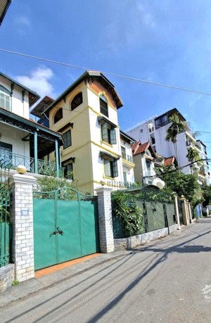 bán nhà tô ngọc vân 200m2, giá 55 tỷ. tây hồ