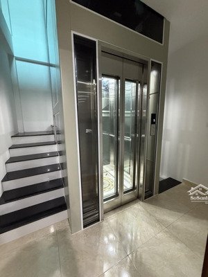 trung tâm quận hoàng mai, ô tô vào nhà, thang máy nhập khẩu, 40 m ,6 tầng , 12 tỷ