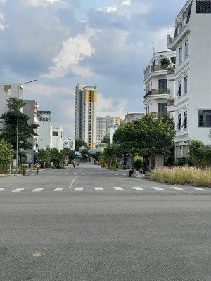 một lô duy nhất khu phú hồng thịnh 9 , ko lỗi phong thủy , dt 60m2 giá 3,7 tỷ