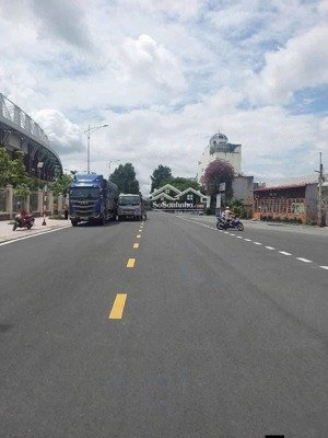 mặt tiền hà huy giáp , đông hoà , ngay sân vận động đông hoà dt 68m2 giá 4 tỷ 520 tl