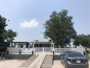 cần bán căn nhà mới mặt tiền nở hậu cách sân bay phan thiết 5km