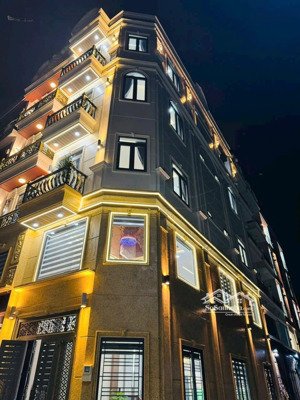 nhà 5 tầng gần bệnh viện bình tân mới đẹp long lanh 4x14m . hơn 7 tỷ.full nội thất sịn xò.