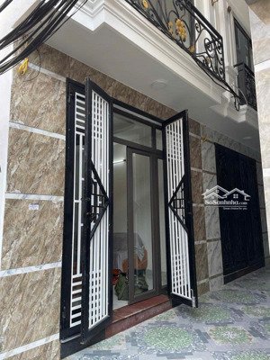 bán nhà cầu giấy không ngập 42m 8.6 tỷ ngõ thông gần ô tô 7 tầng xây mớ