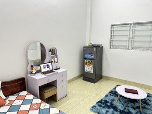 cho thuê phòng ngõ 87 yên xá khép kín thang máy có gác xép điều hòa nóng lạnh máy giặt giá 3.4 tr