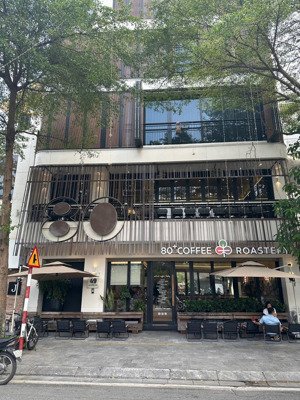 cho thuê mbkd cực đẹp tại phố chiến thắng.diện tích 120m2 x 2 tầng,mặt tiền 10m,giá thuê 55tr/ th