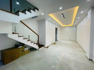 bán nhà 4 tầng trung tâm phường sở dầu ngõ oto giá chỉ 3,4 tỷ lh 