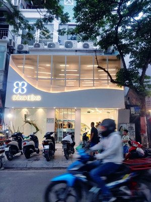 cho thuê mặt phố láng hạ 60m x 2 tầng mt 8m. view kính cực đẹp. vị trí trung tâm sầm uất bậc nhất