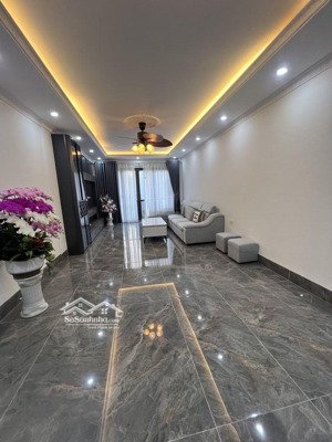 bán nhà trung tâm thạch bàn - cách 1 nhà ra mặt phố thạch bàn - thang máy ô tô đỗ cửa