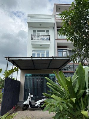 cần bán gấp nhà 1trệt 2lầu, 1tum, hẻm 45 trường lưu, q9 - dtich 52.4m2, sàn 155.6m2 shr